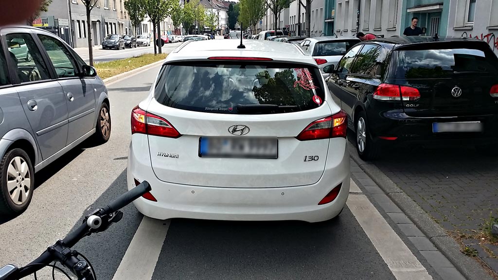 Bald höhere Bußgelder und Punkte für Parken auf Radwegen?