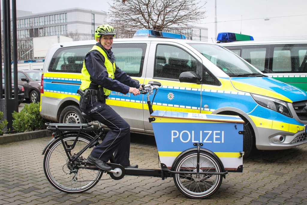 Polizei-Elektro-Lastenrad rollt umweltschonend durchs Revier