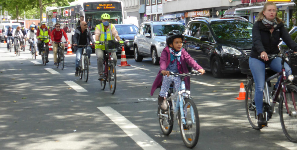 Rechtzeitig zum Pandemie-Winter: Radentscheide fordern Erhalt und Ausbau von Pop-up-Bikelanes