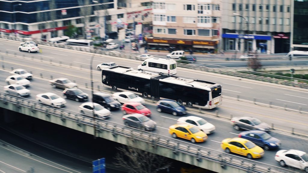 Milliarden für schädliche Fahrzeuge und kein ÖPNV-Gipfel in Sicht