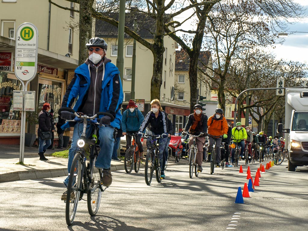 Zeigen, dass es geht! – Radwende richtet Pop-Up-Radweg auf der Alleestraße ein