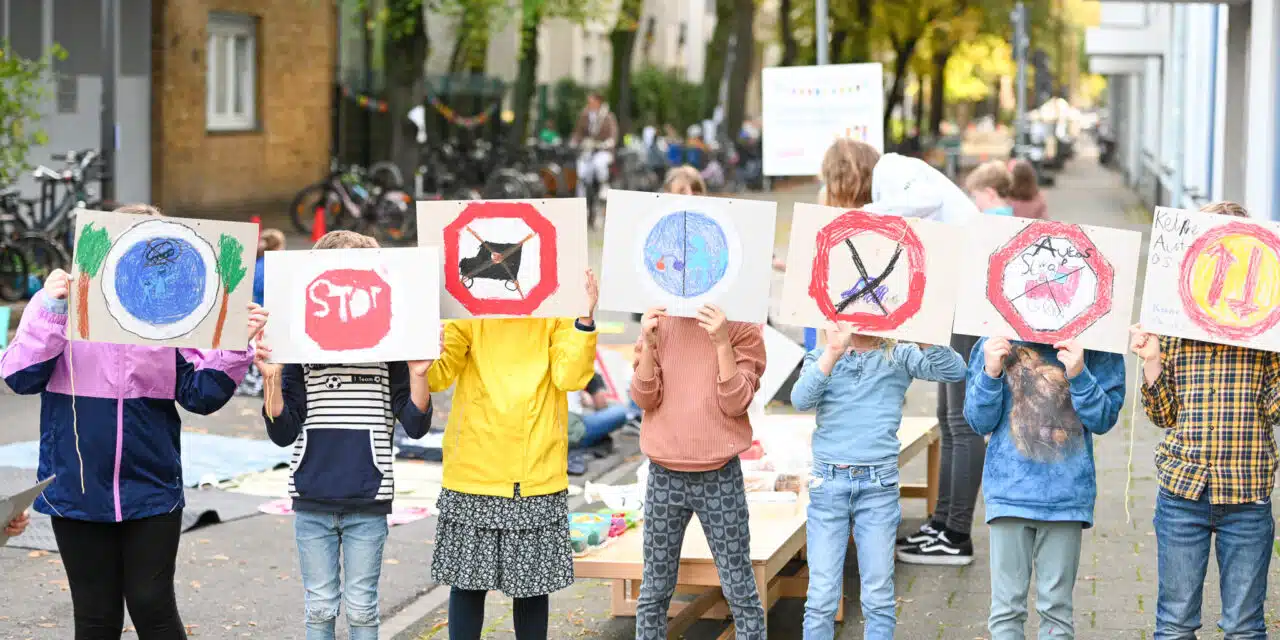 Riesen Erfolg für Kidical Mass Aktionsbündnis: Nordrhein-Westfalen schafft Durchbruch für sichere Schulwege deutschlandweit